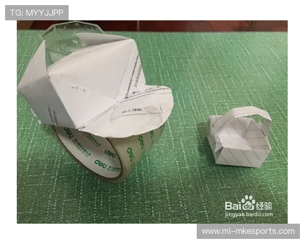 如何用纸折叠小足球球星盒步骤与技巧详解